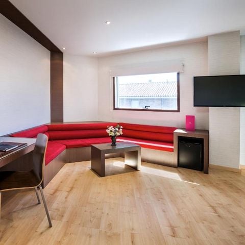 CHAMBRE 4 personnes - JUNIOR SUITE 2 ADULTES + 2 ENFANTS (MOINS DE 12 ANS)