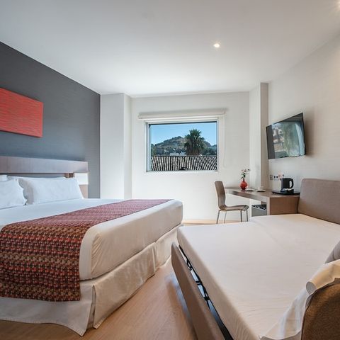 CHAMBRE 4 personnes - CHAMBRE FAMILIALE - 2 ADULTES + 2 ENFANTS (MOINS DE 12 ANS)