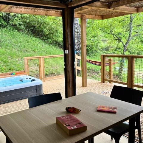 BUNGALOW 5 personnes - Cottage Séouvo 3 Pièces 5 Personnes Climatisé + TV + Jacuzzi