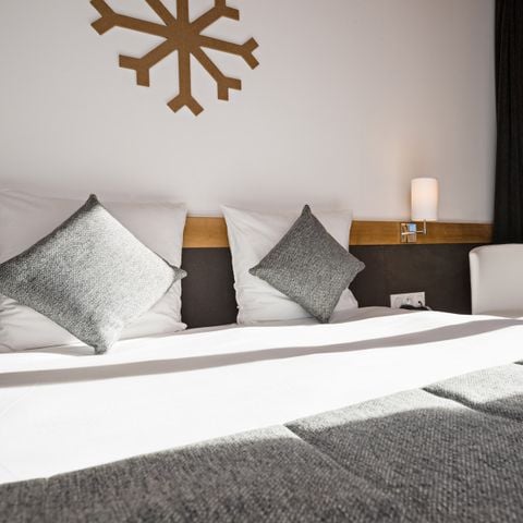 Hotelkamer 2 personen - Deluxe Tweepersoonskamer - Uitzicht op Hellingen & Terras (Logies en Ontbijt)