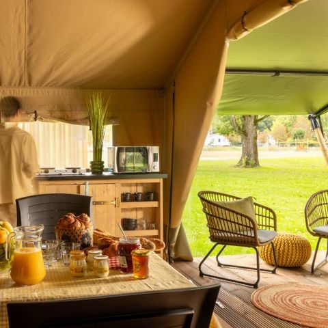 Tente en toile et en bois 4 personnes - Safari Lodge - 2 chambres + Frigidaire + Terrasse