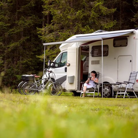 PLOT - AE (2p package / electricity / tent)