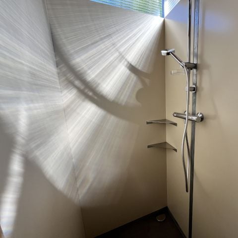 STAANPLAATS - Locatie Luxe Garden Pack Sanitaires Privés