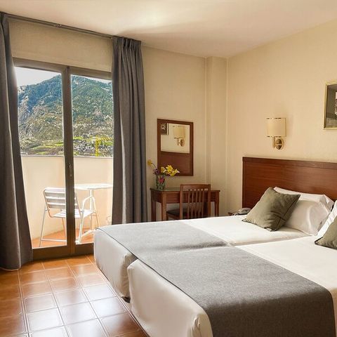 CHAMBRE 4 personnes - Chambre Quadruple - Vue Jardin