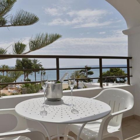 Apartment 6 persons - Flat 4 adults + 2 children (under 15) - 2 bedrooms - Sea View