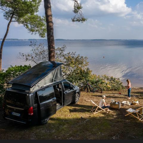 STAANPLAATS - Standplaats 2 klavers - Elektriciteit - Uitzicht op het meer