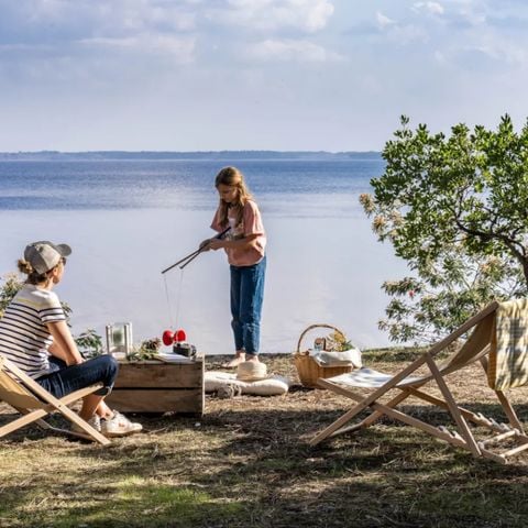 STAANPLAATS - Comfort standplaats - Elektriciteit - Uitzicht op het meer