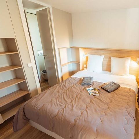 Stacaravan 4 personen - Exclusief - 2 slaapkamers - 2 doucheruimtes - Airconditioning.