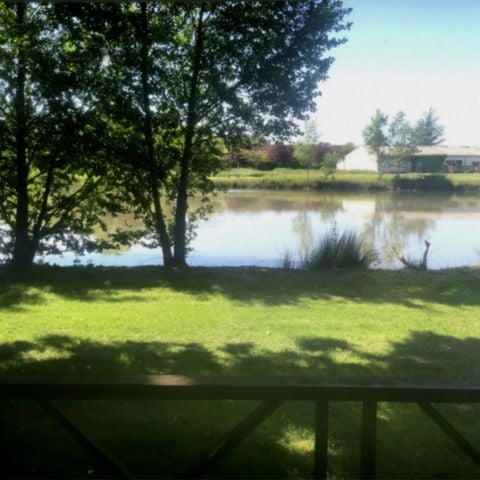 BUNGALOW 4 personnes - pour 4 au bord du lac