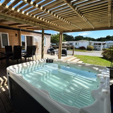 BUNGALOW 4 personnes - Mobil-Home ZEN 3 Pièces 4 Personnes + TV + Jacuzzi