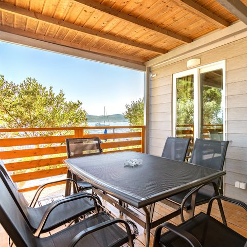 BUNGALOW 6 personnes - Mobil-home | Comfort XL | 2 Ch. | 4/6 Pers. | Terrasse surélevée | 2 SDB | Clim. | TV