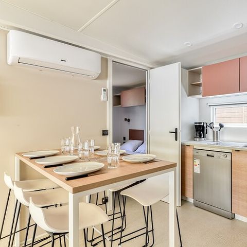 BUNGALOW 6 personnes - Mobil-home | Premium Azure | 2 Ch. | 4/6 Pers. | Terrasse surélevée | 2 SDB | Clim. | TV
