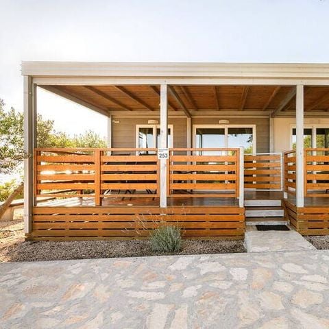 Bungalow 6 personen - Mobilheim | Comfort | 2 Zi. | 4/6 Pers. | Hochterrasse | 2 Bäder | Klimaanlage | TV