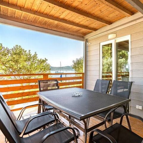 Bungalow 6 personen - Mobilheim | Comfort | 2 Zi. | 4/6 Pers. | Hochterrasse | 2 Bäder | Klimaanlage | TV