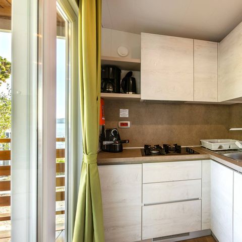 BUNGALOW 4 personnes - Mobil-home | Comfort | 2 Ch. | 4 Pers. | Terrasse surélevée | 2 SDB | Clim. | TV