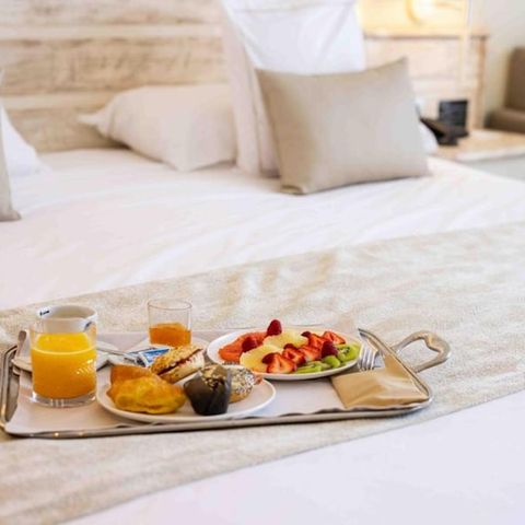 Slaapkamer 3 personen - Tweepersoonsbed + extra bed - Balkon - Uitzicht op kanaal