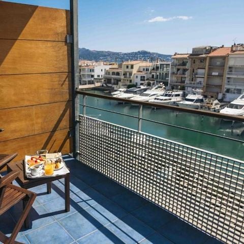 Bedroom 3 persons - Double + additional bed - Balcony - Canal view