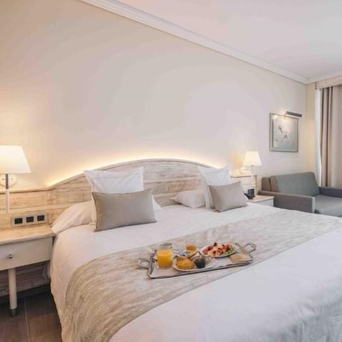 Bedroom 3 persons - Double + additional bed - Balcony - Canal view