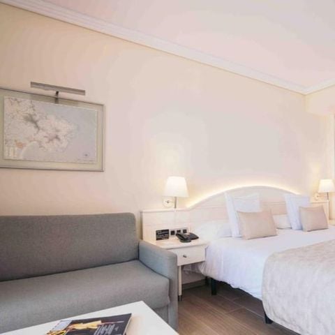 Bedroom 3 persons - Double + additional bed - Balcony - Canal view