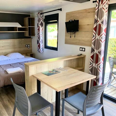 Stacaravan 2 personen - Acacia 2 Kamers 2 Personen Airconditioning + TV