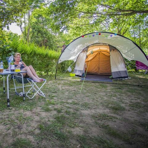 Kampeerplaats - Standplaats naturel (tent, caravan of camper - gemiddelde oppervlakte 100m²)