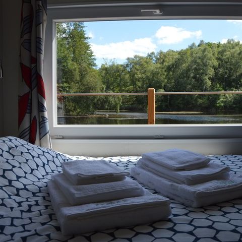 ALOJAMIENTO INUSUAL 4 personas - Aquapesca casa flotante de 2 camas