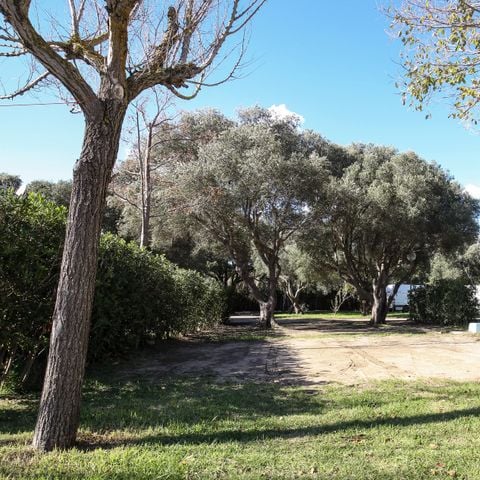EMPLACEMENT - GRAND TERRAIN AVEC EAU ET SOLEIL