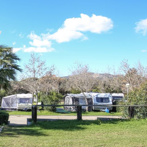 STAANPLAATS - GEMIDDELDE LIGGING OP ZONNIG TERRAS