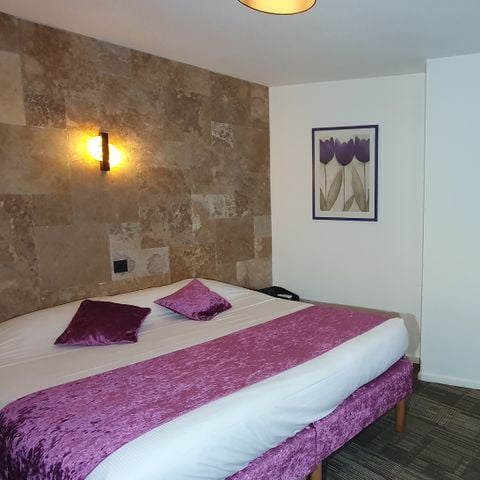 BEDROOM 2 people - King-size bedroom