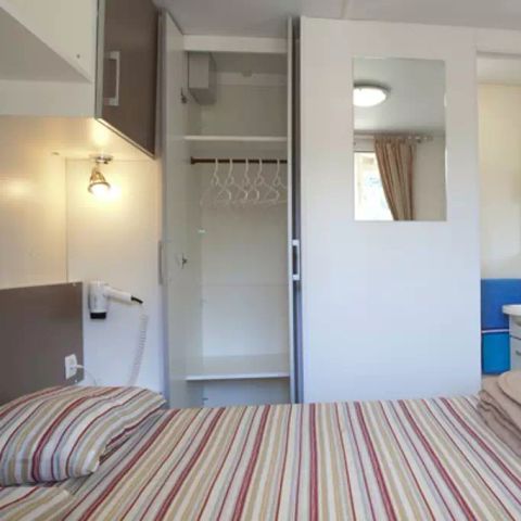Bungalow 6 personnes - Mobil-home | Classic | 2 Ch. | 4/6 Pers. | Terrasse surélevée | 1 SDB | Clim.
