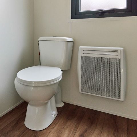 Stellplatz - PARCELA XL mit eigenem unabhängigen Modul mit Toilette und Dusche