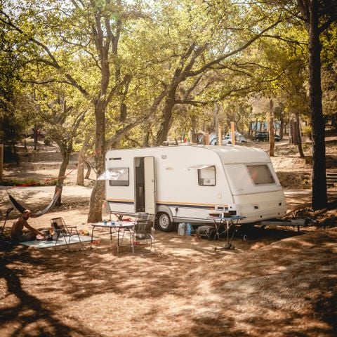 EMPLACEMENT - Nature Camping Car / Caravane avec électricité