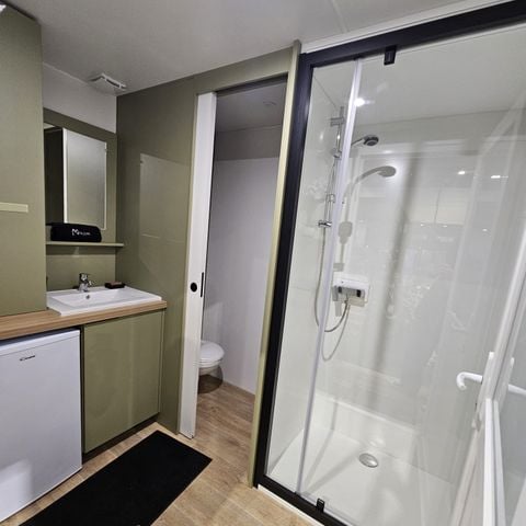 EMPLACEMENT - Emplacement avec sanitaires privés et réfrigérateur