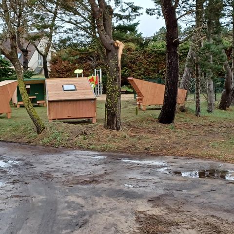 HÉBERGEMENT INSOLITE 2 personnes - Sauterelles (sans sanitaires)