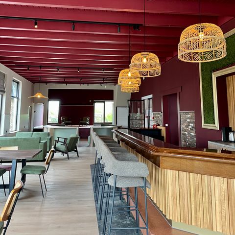 VAKANTIEHUIS 20 personen - Hoofdgebouw - 10 luxe tweepersoons kamers