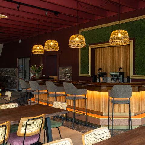 CASA 36 persone - Edificio principale 20 persone + 4 piccole serre