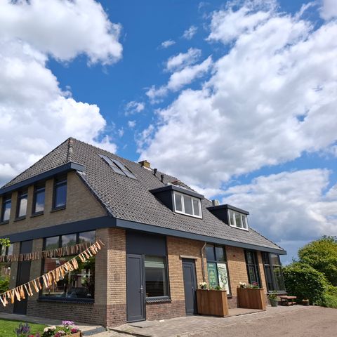 VAKANTIEHUIS 36 personen - Hoofdgebouw 20 personen + 4 Tiny Greenhouses