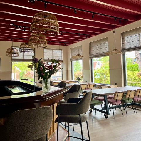 MAISON 36 personnes - Bâtiment principal 20 personnes + 4 petites serres