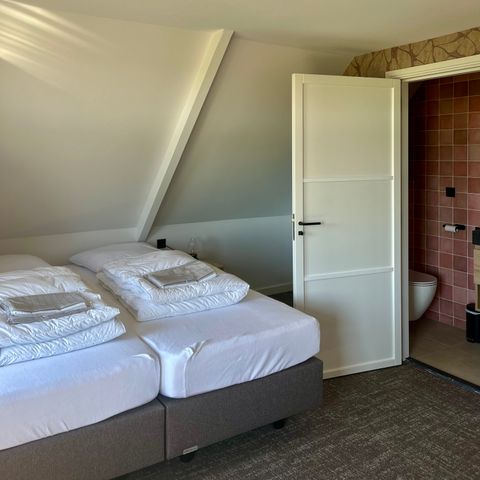 FERIENHAUS 40 Personen - Hauptgebäude 20 Personen + 5 kleine Gewächshäuser