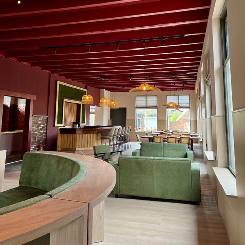 FERIENHAUS 40 Personen - Hauptgebäude 20 Personen + 5 kleine Gewächshäuser