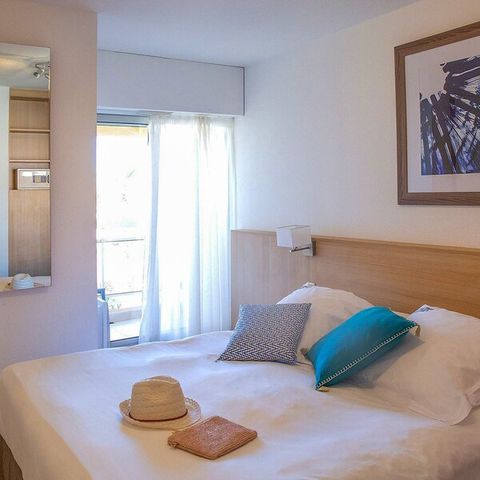 Apartment 4 persons - Flat 4 people - 1 bedroom - Terrace - Pool side