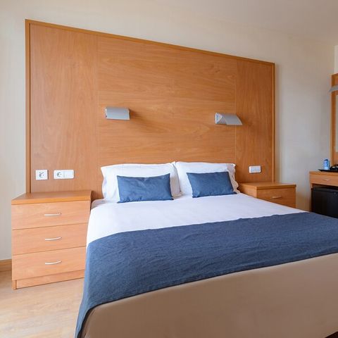 Hotelkamer 1 persoon - EENPERSOONSKAMER - BALKON - ONTBIJT INBEGREPEN