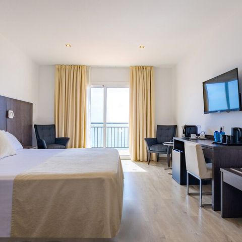 Hotelkamer 2 personen - TWEEPERSOONSKAMER - SUPERIOR - BALKON - ZEEZICHT - ONTBIJT INBEGREPEN