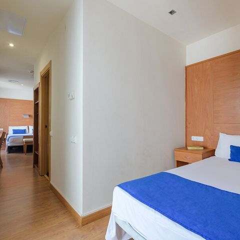 Zimmer 3 personen - DOPPELZIMMER + ZUSATZBETT - BALKON - INKL. FRÜHSTÜCK