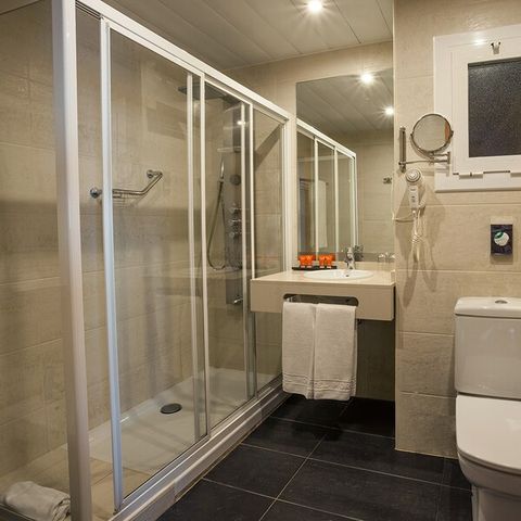 Kamer 4 personen - VIERPERSOONSKAMER - BALKON - ONTBIJT INBEGREPEN