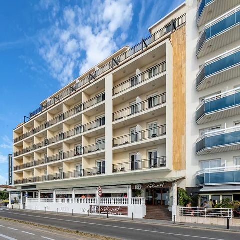 Pierre & Vacances Hotel Horitzó - Camping Girona - Image N°5