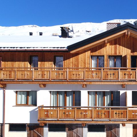 Chalet 8 persons - Semi-detached chalet sleeps 8 (approx. 110 m²)