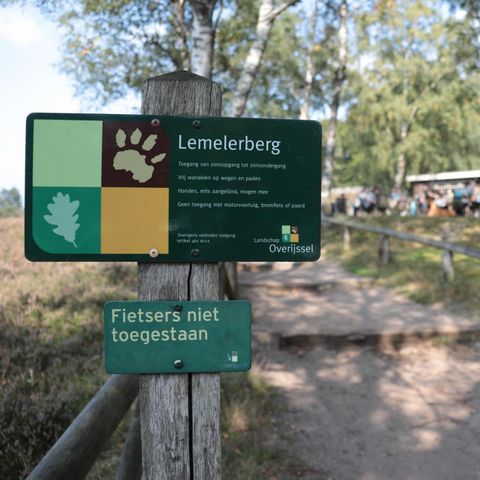 STAANPLAATS - Privé-sanitair kampeerplaats (250m2) 10 Ampère