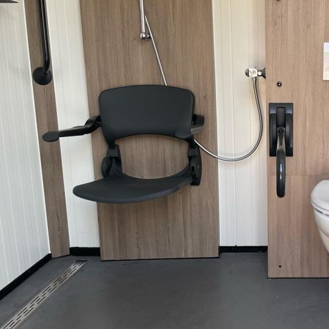 Emplacement - Installations sanitaires privées Accessible aux fauteuils roulants 10 Ampères