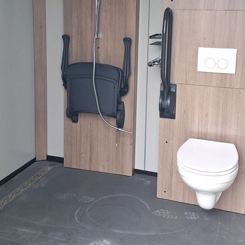 Emplacement - Installations sanitaires privées Accessible aux fauteuils roulants 10 Ampères